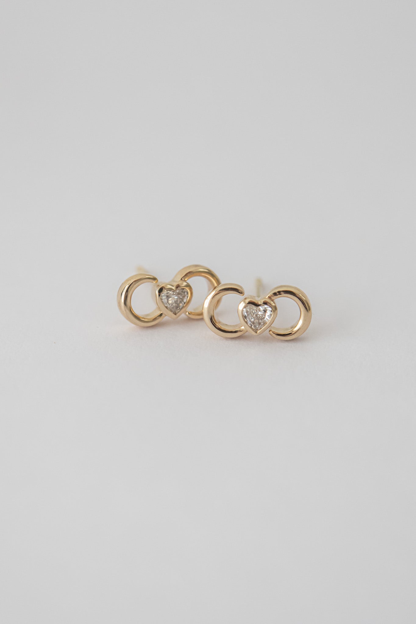 yellow-gold-stud-earrings-heart-of-gold-heart-diamond
