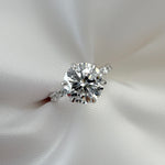 platinum round Diamond ring 