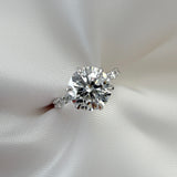 platinum round Diamond ring 