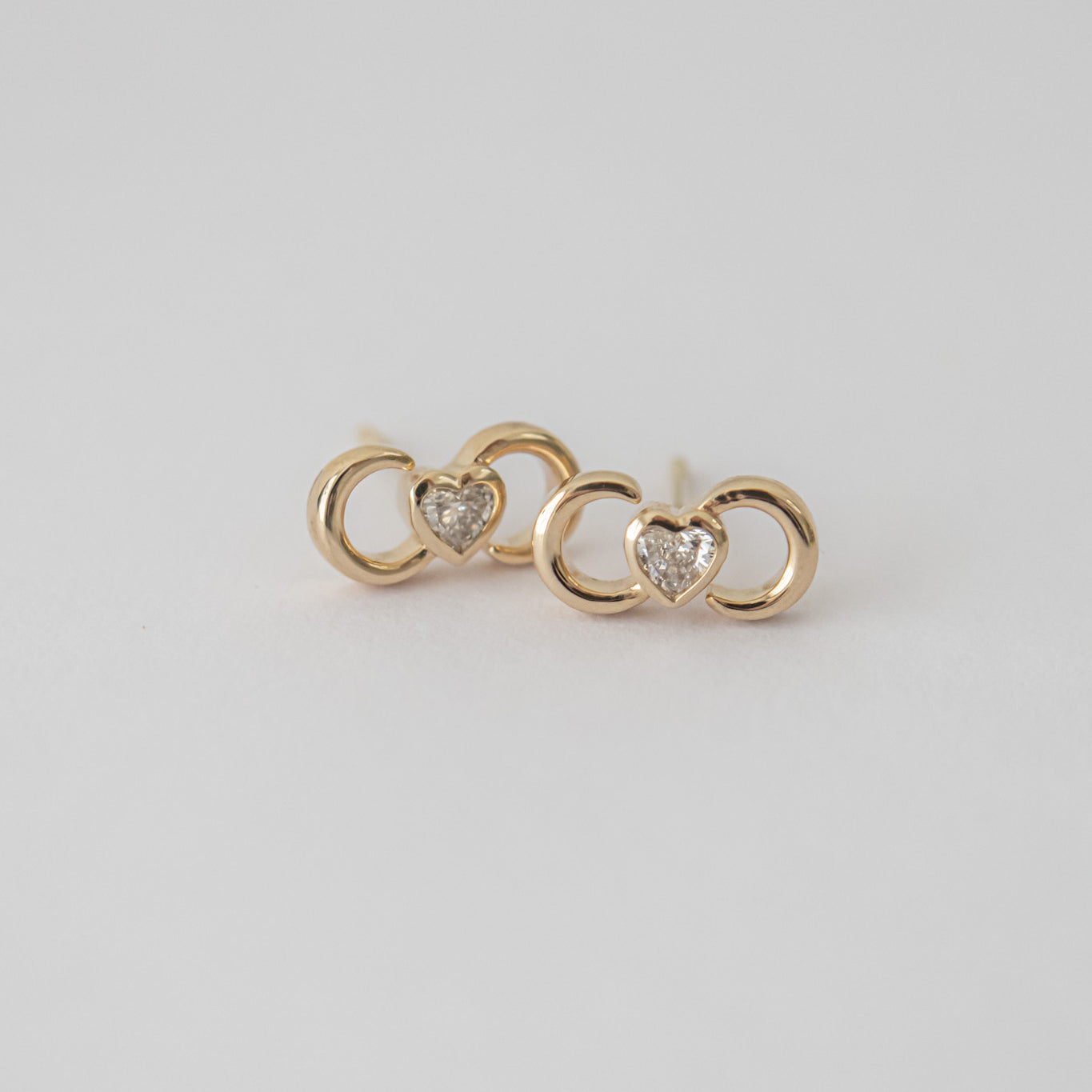 yellow-gold-stud-earrings-heart-of-gold-heart-diamond